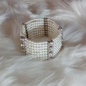 Pearl Stretch Bracelet